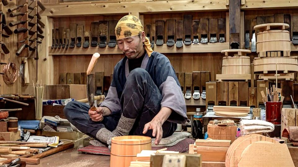 おひつを作る桶職人